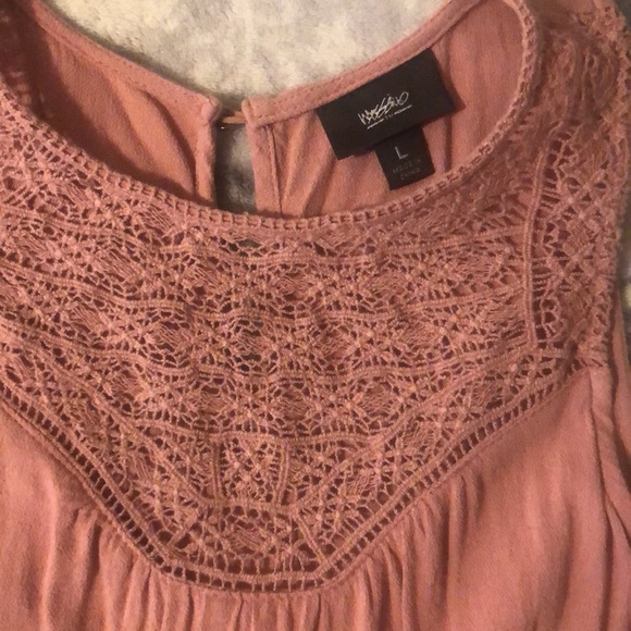 Dusty Rose Crocheted Sleeveless Blouse - Picture 3 of 4